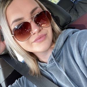 Meet your Posher, Caitlyn